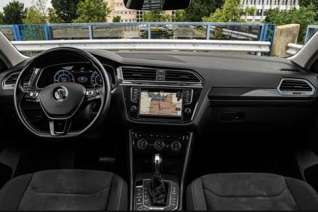 Volkswagen Tiguan (2016) thumbnail 2