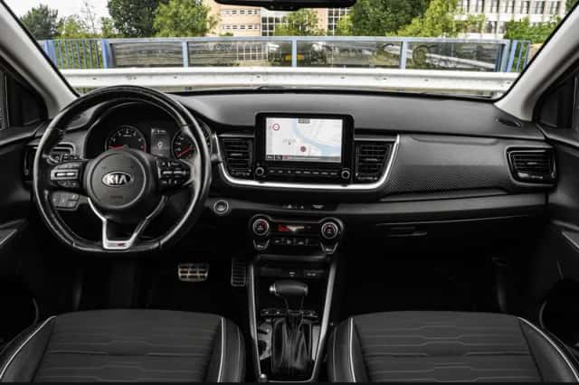 Kia Stonic (2021) thumbnail 2