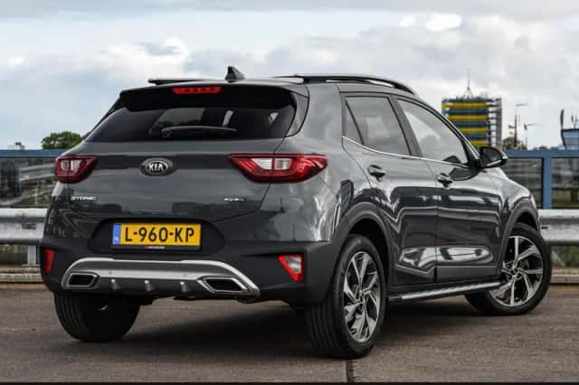 Kia Stonic (2021) thumbnail 3