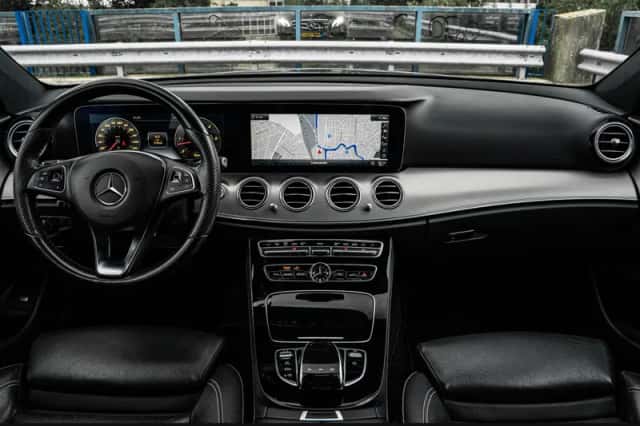 Mercedes-Benz E-Klasse (2016) thumbnail 2
