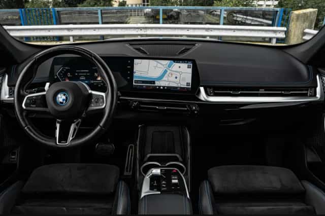 BMW iX1 (2024) thumbnail 3