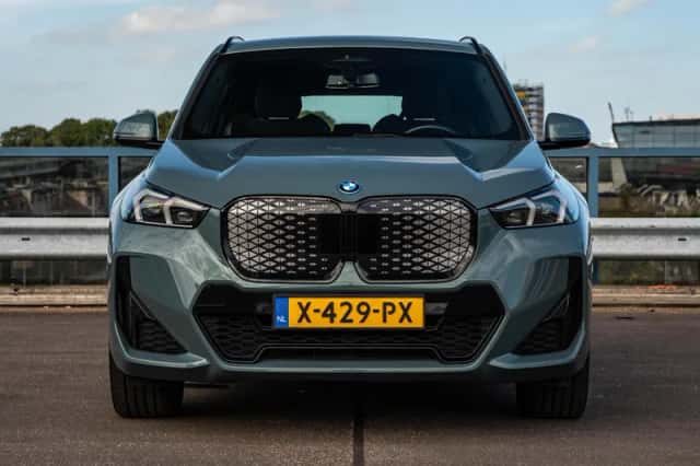 BMW iX1 (2024) thumbnail 5