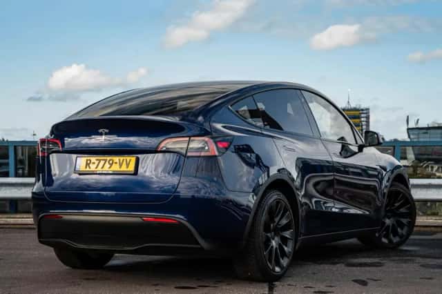 Tesla Model Y (2022) thumbnail 4