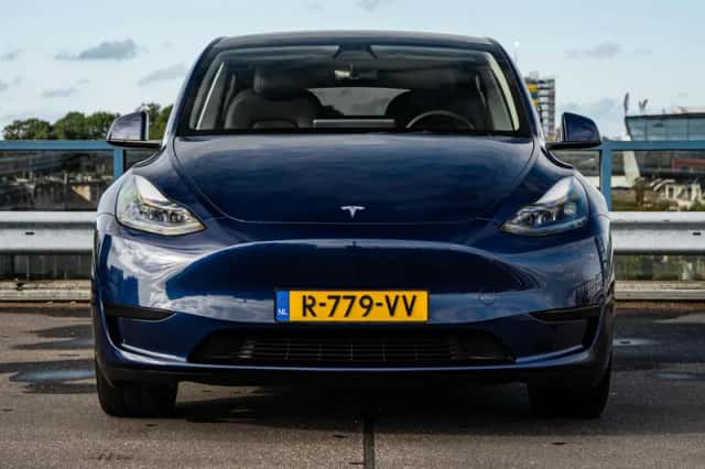 Tesla Model Y (2022) thumbnail 5