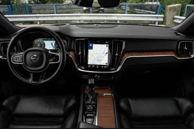 Volvo V60 (2020) thumbnail 2