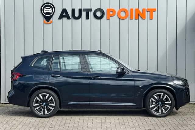 BMW iX3 (2022) thumbnail 4