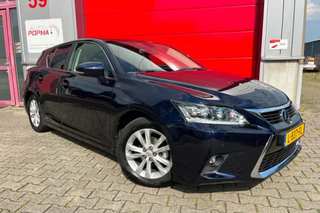 Lexus CT (2017) thumbnail 1