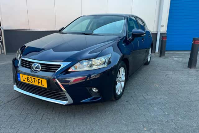Lexus CT (2017) thumbnail 2
