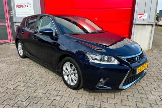 Lexus CT (2017) thumbnail 4