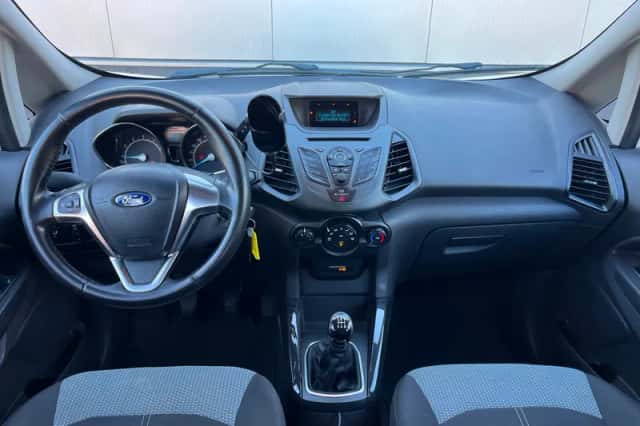 Ford EcoSport (2016) thumbnail 3