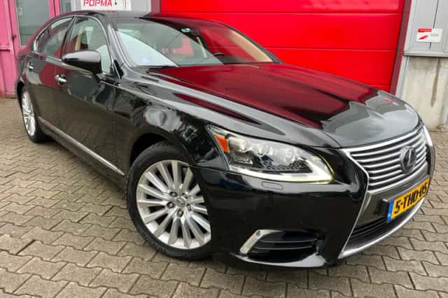 Lexus LS (2014) thumbnail 1