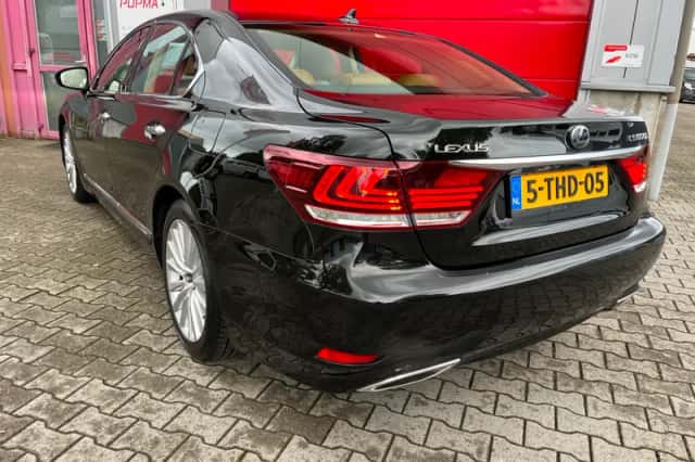 Lexus LS (2014) thumbnail 3