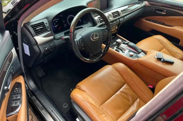 Lexus LS (2014) thumbnail 4