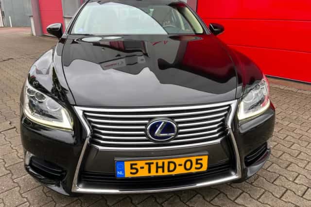 Lexus LS (2014) thumbnail 6
