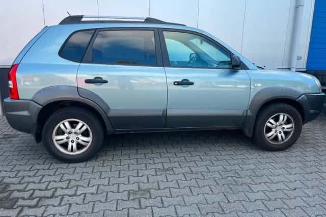 Hyundai Tucson (2009) thumbnail 2
