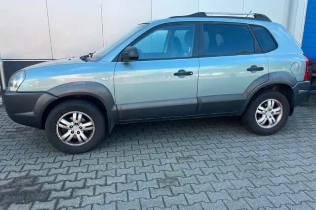 Hyundai Tucson (2009) thumbnail 4