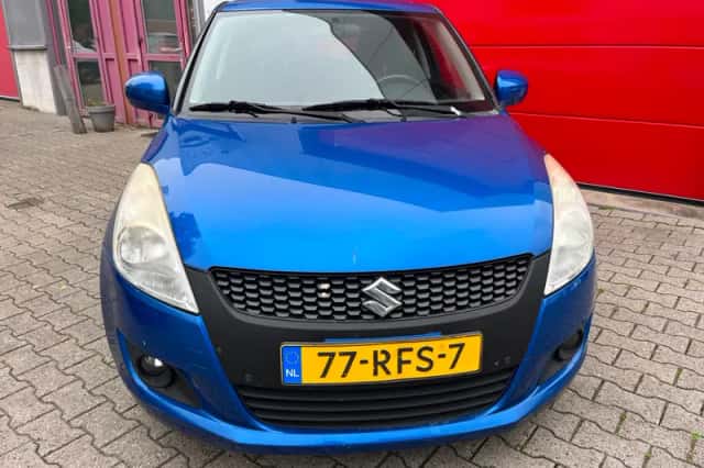 Suzuki Swift (2011) thumbnail 2
