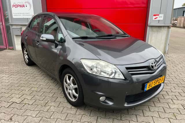 Toyota Auris (2011) thumbnail 1