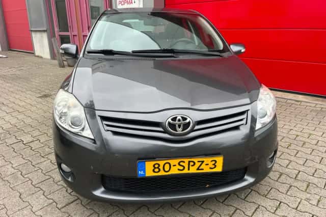 Toyota Auris (2011) thumbnail 4