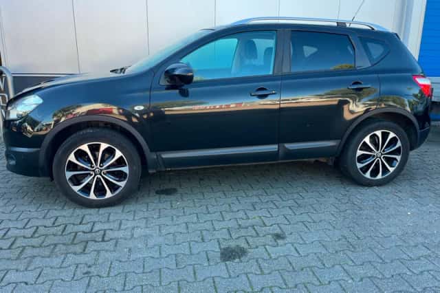 Nissan Qashqai (2011) thumbnail 3