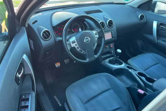 Nissan Qashqai (2011) thumbnail 4