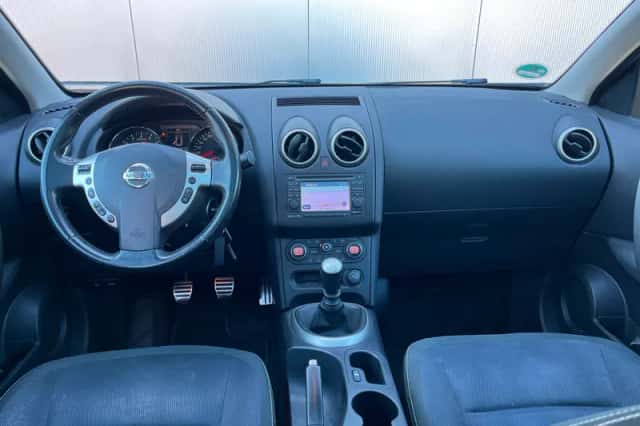 Nissan Qashqai (2011) thumbnail 5