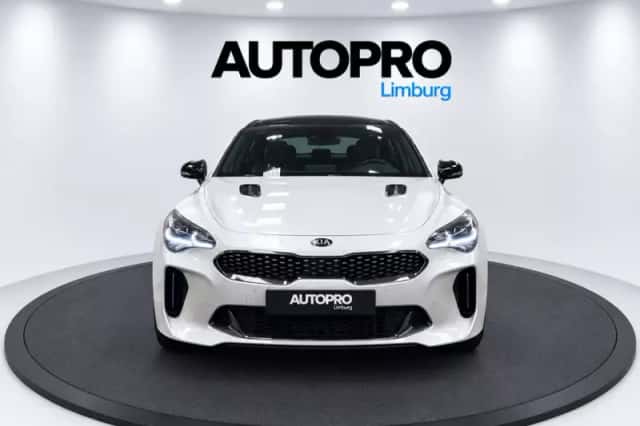 Kia Stinger (2018) thumbnail 4