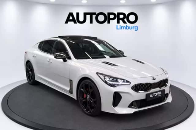 Kia Stinger (2018) thumbnail 5