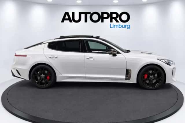 Kia Stinger (2018) thumbnail 6