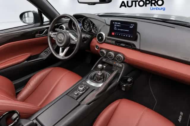 Mazda MX-5 (2020) thumbnail 3
