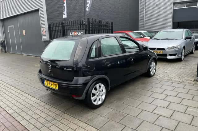 Opel Corsa (2005) thumbnail 4