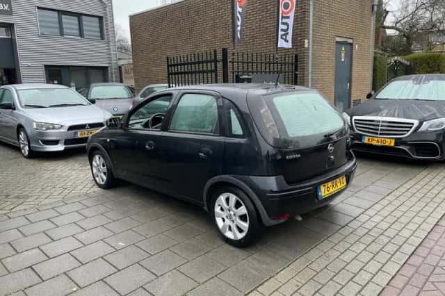 Opel Corsa (2005) thumbnail 6