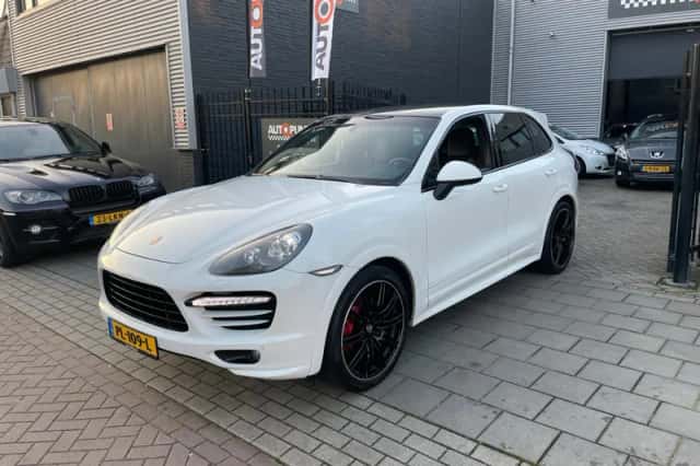 Porsche Cayenne (2012) thumbnail 1