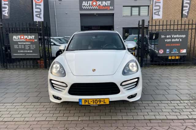 Porsche Cayenne (2012) thumbnail 2