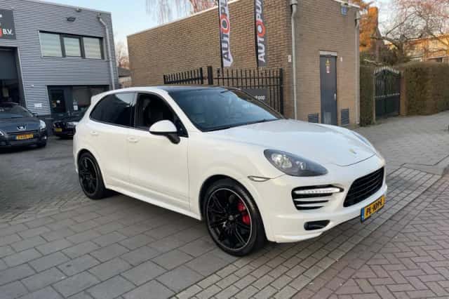 Porsche Cayenne (2012) thumbnail 3