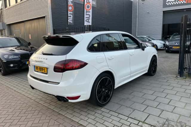 Porsche Cayenne (2012) thumbnail 4