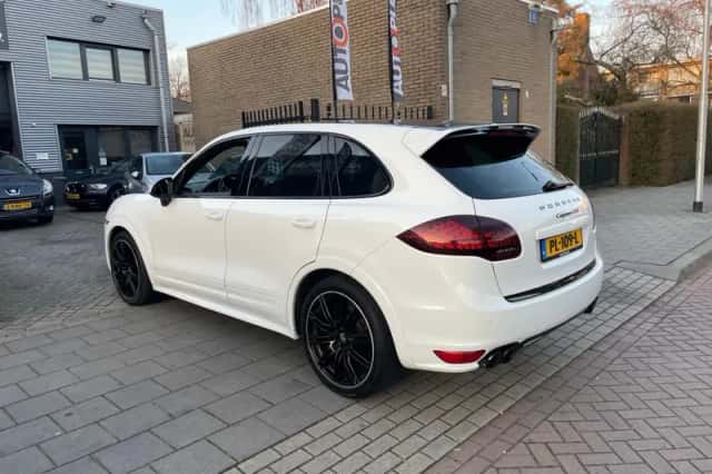 Porsche Cayenne (2012) thumbnail 6