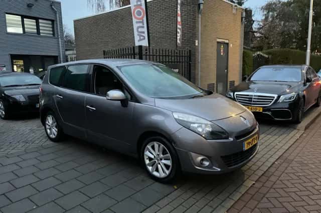 Renault Grand Scénic (2010) thumbnail 3