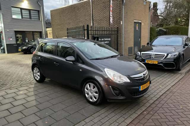 Opel Corsa (2012) thumbnail 3