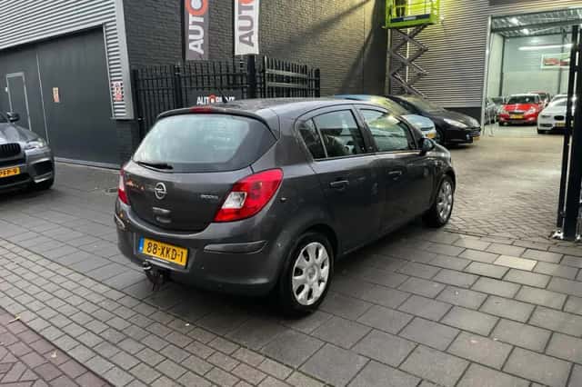 Opel Corsa (2012) thumbnail 4