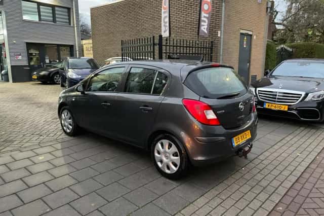 Opel Corsa (2012) thumbnail 6