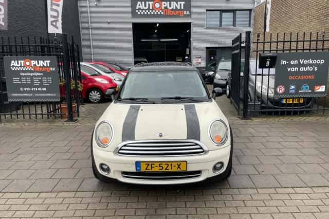 MINI Clubman (2009) thumbnail 2