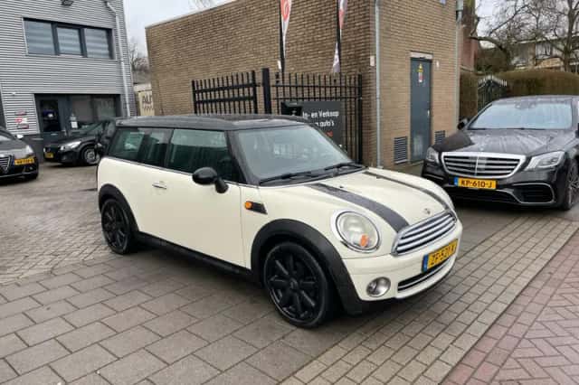 MINI Clubman (2009) thumbnail 3