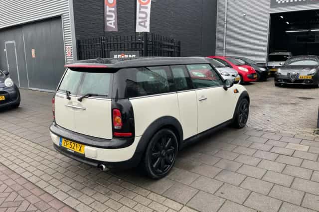 MINI Clubman (2009) thumbnail 4