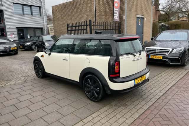 MINI Clubman (2009) thumbnail 6