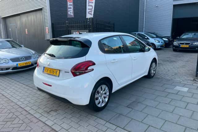 Peugeot 208 (2016) thumbnail 4