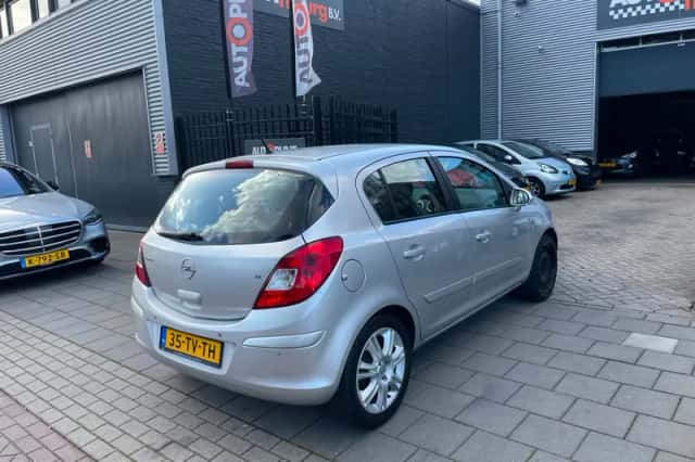 Opel Corsa (2007) thumbnail 4