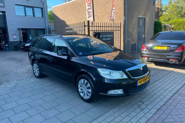 Škoda Octavia (2012) thumbnail 3