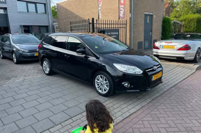 Ford Focus (2013) thumbnail 3
