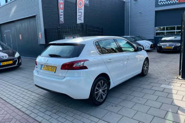 Peugeot 308 (2015) thumbnail 4